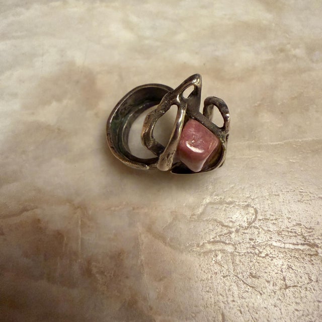 Pink Sculptural Ring With a Silver-Toned Metal Pink Stone Krahe For Sale - Image 8 of 9