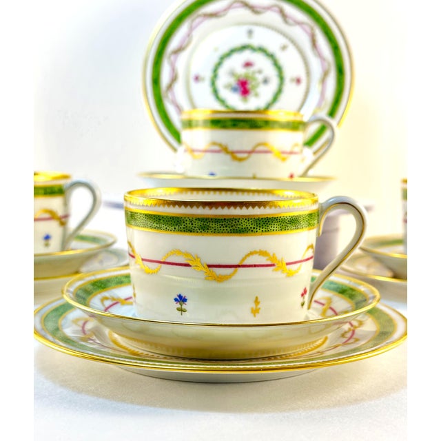 This exquisite 12-piece Haviland Vieux Paris Green (Vert) porcelain set exudes timeless elegance. Featuring a delicate...