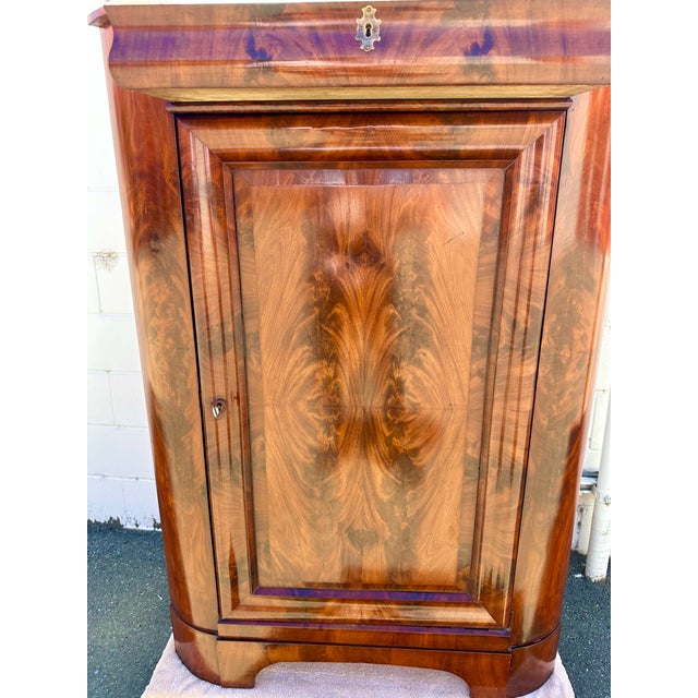 Mid 18th Century Biedermeier Flamed Mahogany Corner Cabinet, Denmark For Sale - Image 11 of 18