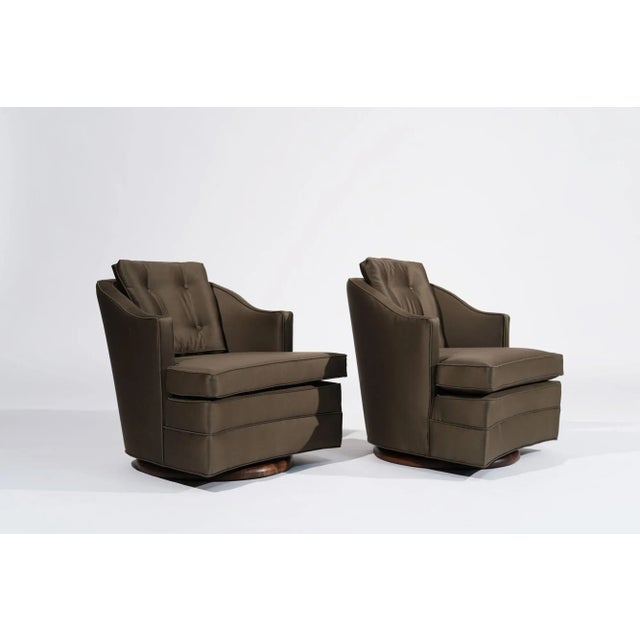 Mid-Century Modern Set of 2 Swivel Lounge Chairs in Olive Green Silk, 1950s For Sale - Image 3 of 12