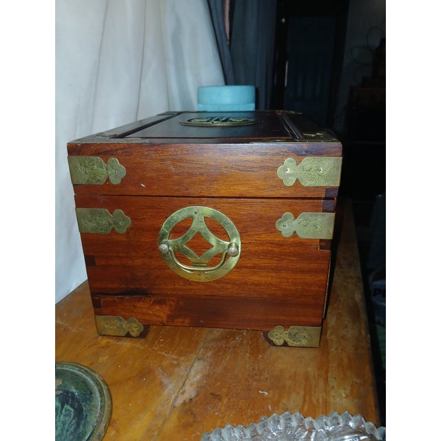1970s Vintage Rosewood Chinoiserie Brass Accented Jewelry Box Chest For Sale - Image 4 of 10