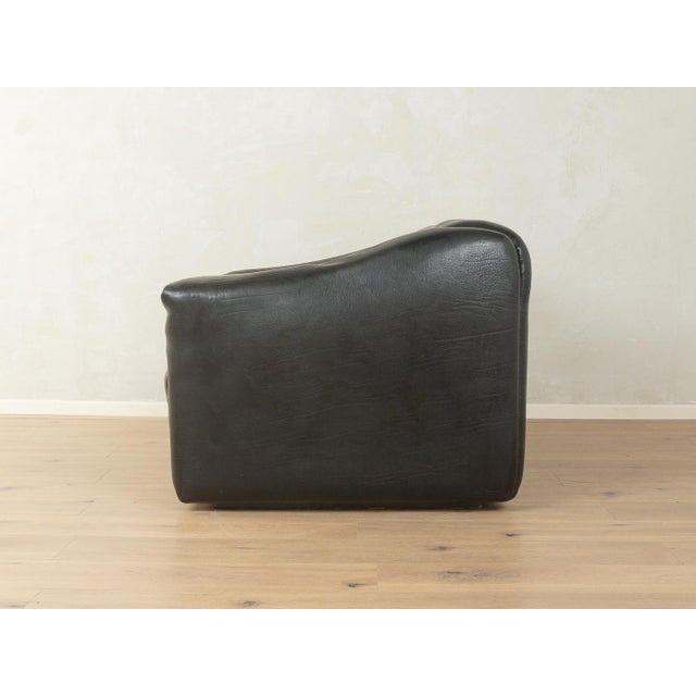 DS-47 two-seater sofa from the 1970s by de Sede, featuring its distinctive original upholstery in natural, up to 5 mm...