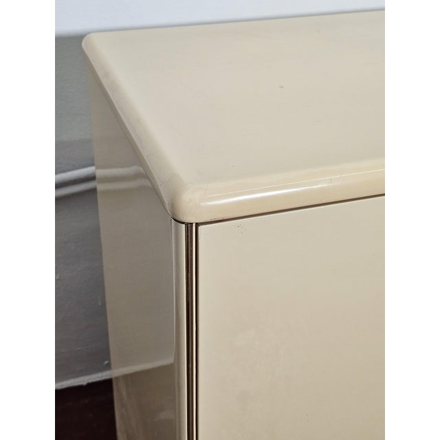Italian Beige Lacquered Sideboard, 1970s For Sale - Image 4 of 11