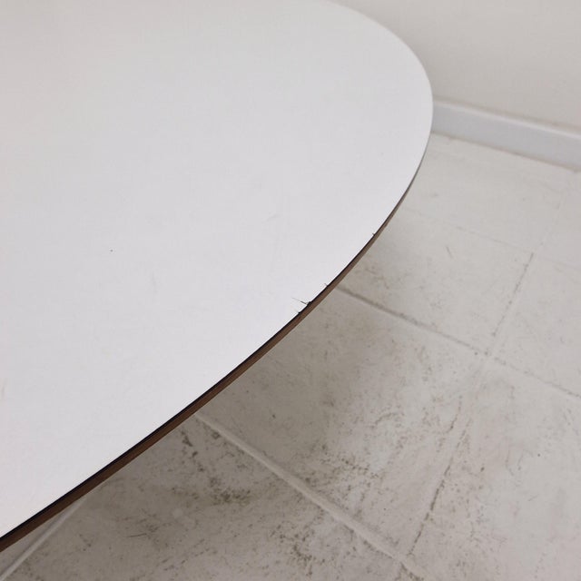 White Circle Coffee Table by Pierre Paulin for Artifort, 1960s For Sale - Image 8 of 17