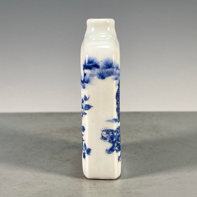 Vintage Blue & White Porcelain Snuff Bottle – Guiguzi Descending the Mountain Motif For Sale In Los Angeles - Image 6 of 9