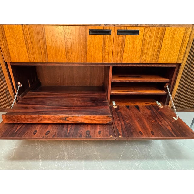 Mid-Century Modern Mid-Century Arizona Stereo Console with Integrated PE2010 Turntable and Matched Wood Veneer Speakers from Blaupunkt, Germany 1960s, Set of 3 For Sale - Image 3 of 6