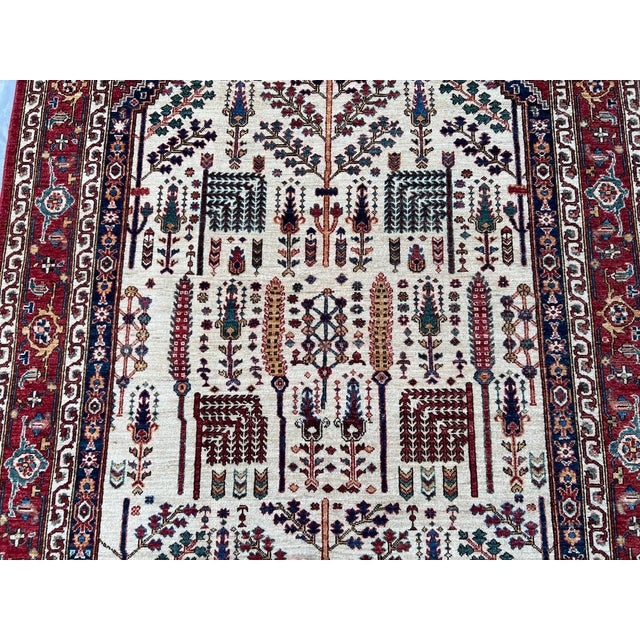Hand‑Knotted Afghan Serapi Tree of Life Rug 5'11"×8'11" – Cream Field & Red Niche Floral Design For Sale - Image 9 of 12