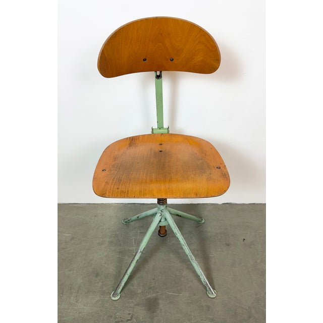 Mid-Century Modern Industrial Green Workshop Chair, 1950s For Sale - Image 3 of 18