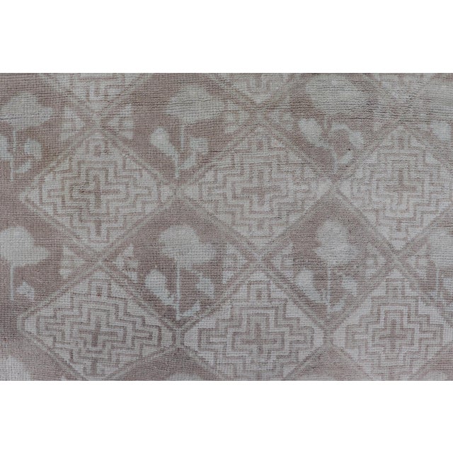 Vintage Turkish Oushak Rug With Subtle Geometric and Floral Motifs 3'2 X 5'6 For Sale - Image 9 of 11