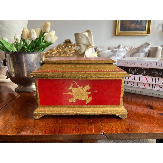 This box is the perfect size for jewelry, trinkets, and other small objects. There's etched and painted gold detailing...