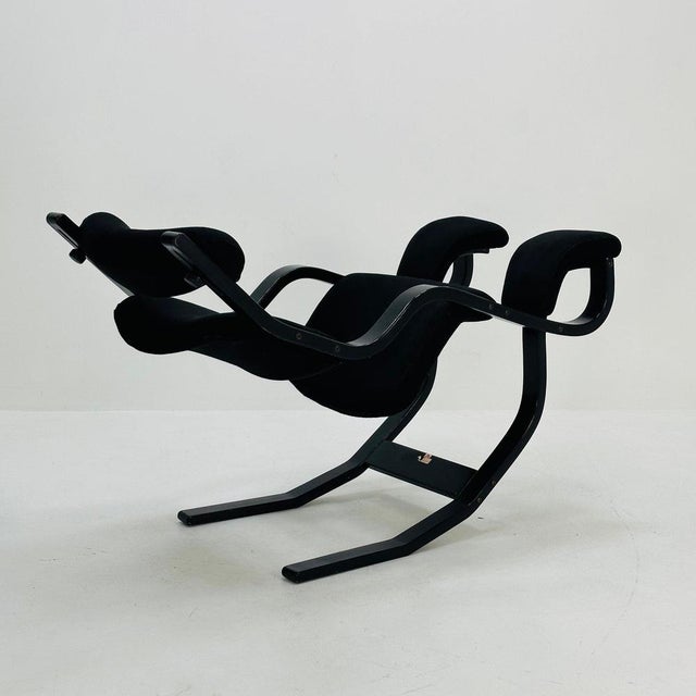 Contemporary Mid-Century Black Fabric Gravity Rocking Lounge Chair by Peter Opsvik for Stokke, 1980s For Sale - Image 3 of 11