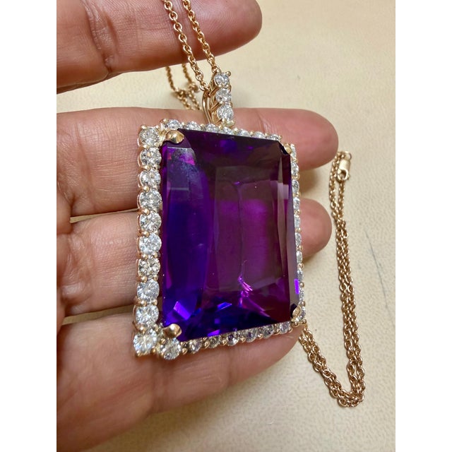Modern 102 Ct Emerald Cut Amethyst & 5.5 Ct Diamond Pendant Necklace 14ky Gold + Chain For Sale - Image 3 of 8