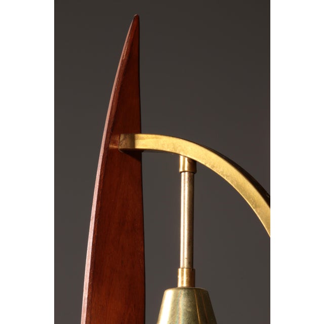 1960s Biomorphic Table Lamps in Walnut, Glass, and Brass from Masjestic Lamp.Co, USA, 1960s For Sale - Image 5 of 10
