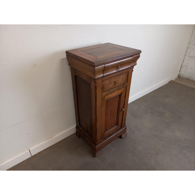 Bedside Table in Oak, in Good conditions. Designed before 1890