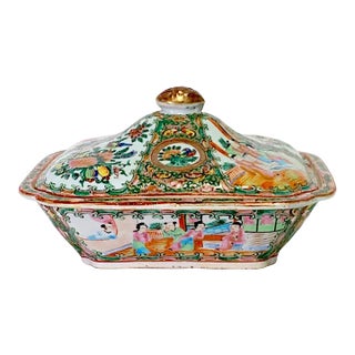 19th Century Chinese Porcelain Rose Medallion Covered Serving Dish or Tureen For Sale