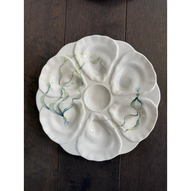 French Late 19th Century French Le Chambrelain Porcelain Hand-Painted Seaweed Oyster Plates - Set of 8 For Sale - Image 3 of 13