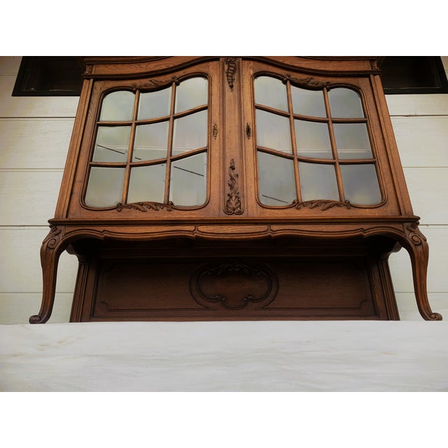 Rocaille Display Cabinet in Cut Crystal Glass For Sale - Image 5 of 18