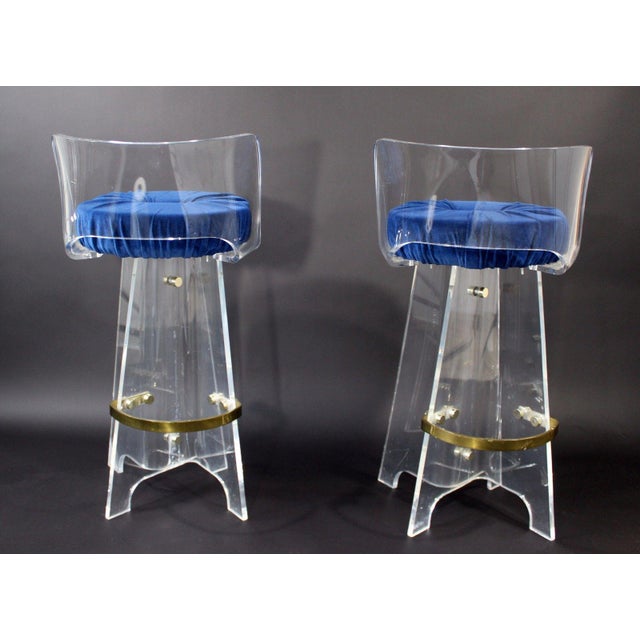 1970s 1970s Vintage Mid Century Modern Hollywood Regency Lucite & Brass Swivel Barstools - a Pair For Sale - Image 5 of 9