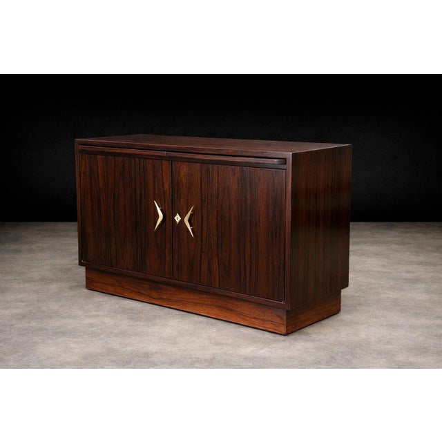 1960s Brazilian Rosewood Sideboard / Bar With Pull-Out Trays by Ando — Brazil, 1950s For Sale - Image 5 of 15