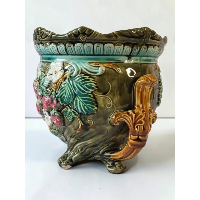 Earthenware cachepot / Origin: Onnaing, Northern France Height: 22 cm Diameter: 22 cm Inner diameter: 18 cm...