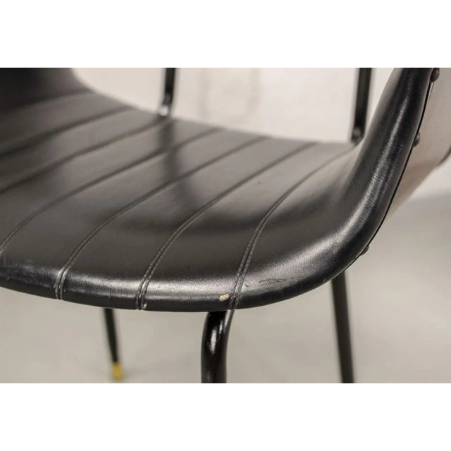 Italian Rosewood & Black Leatherette Swan Chair with Black Steel Feet & Brass Tips, 1960s For Sale - Image 10 of 15