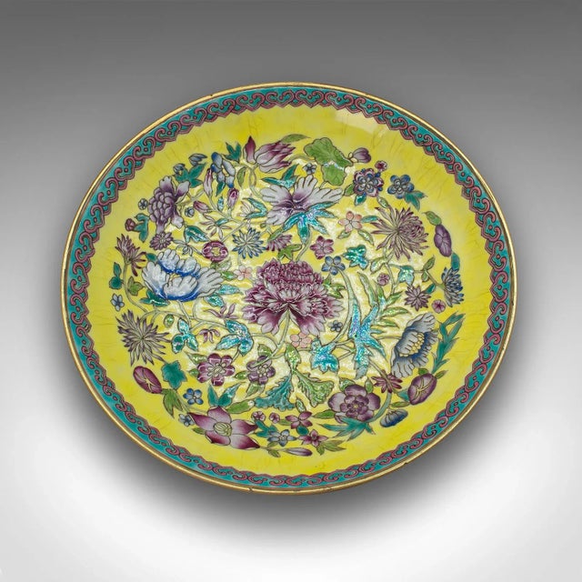 1900s Antique Victorian Chinese Famille Jaune Decorative Dish For Sale - Image 4 of 10