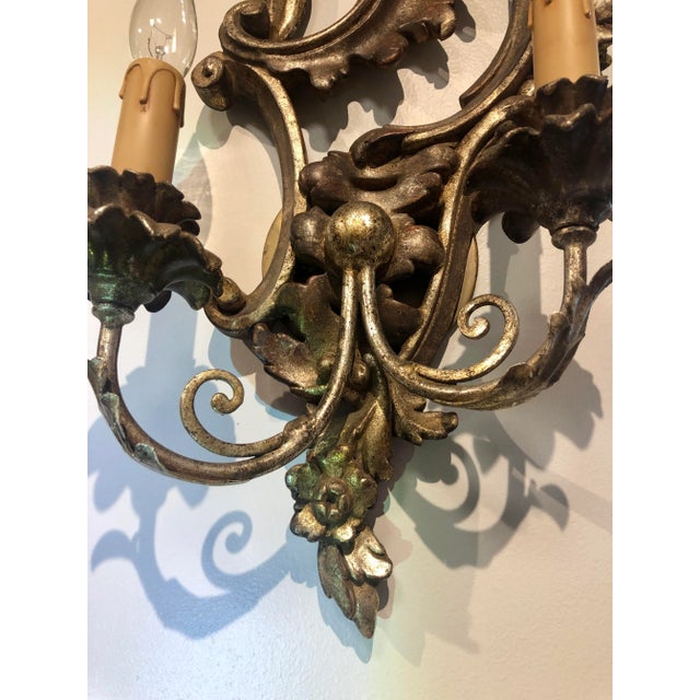 Italian Hand Carved Wood 2 Light Acanthus Leaf Motif Sconce in Distressed Silver Gilt and Mecca Finish For Sale In Dallas - Image 6 of 13