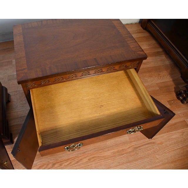 1960s English Chippendale Style Mahogany Nightstands Bed Side Tables by Baker For Sale - Image 15 of 18