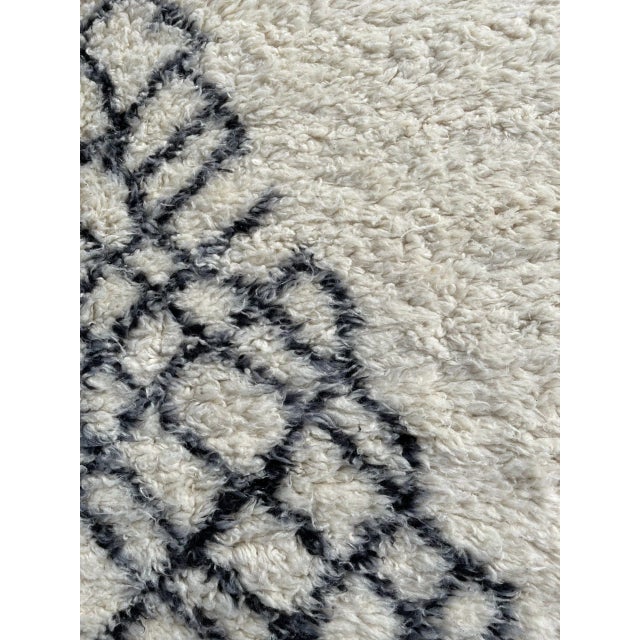 Moroccan Artist White Modern Abstract Minimalist Area Rug For Sale - Image 4 of 8
