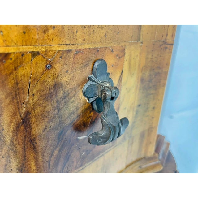 Italian Vintage Walnut Bombe Chest With Sculpted Legs For Sale - Image 17 of 18