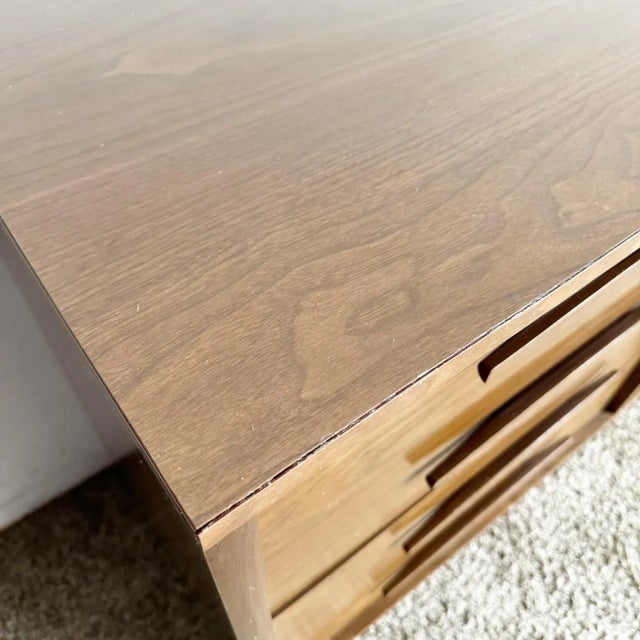 Mid Century Modern Dresser by Kroehler- 6 Drawer For Sale - Image 10 of 10