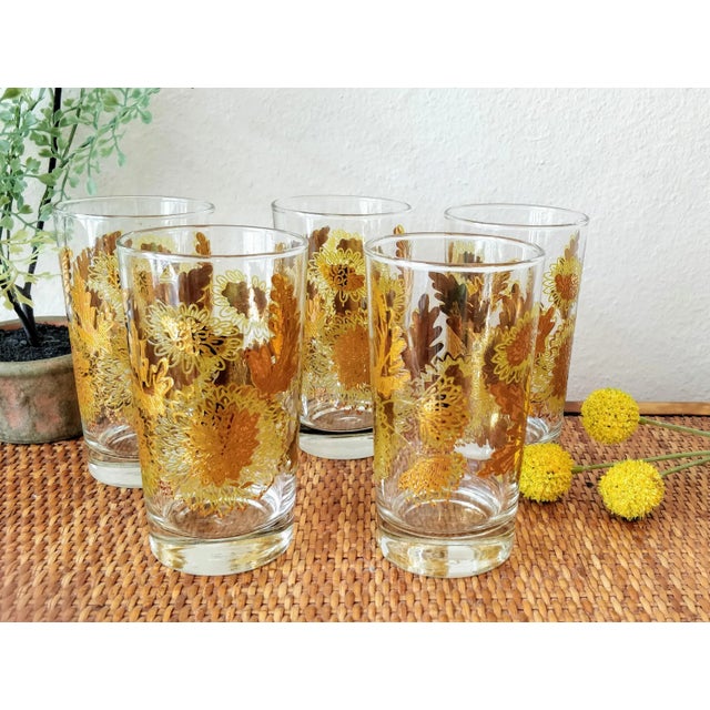 Hollywood Regency Mid Century Gold Floral Glasses Set of Five Zinnia Garden For Sale - Image 3 of 10