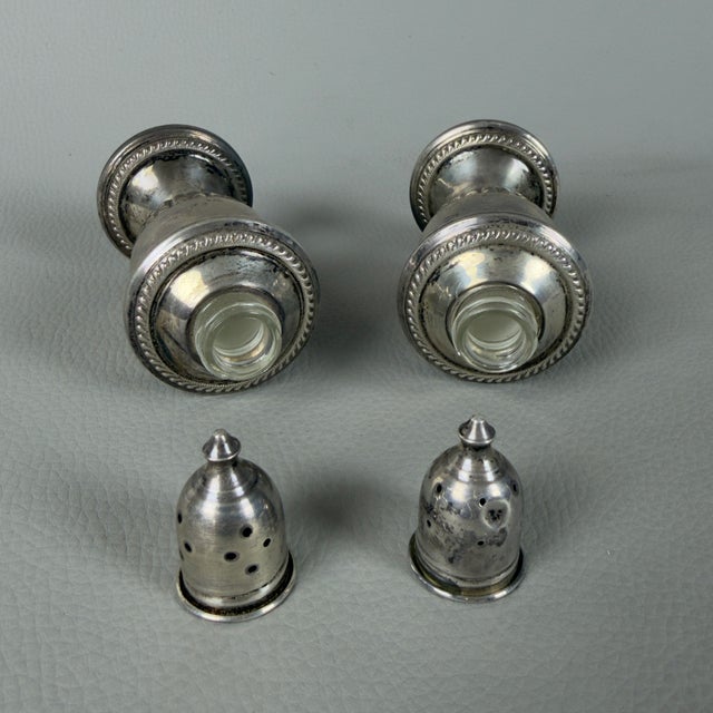 Antique Early 20th Century Set of Salt, Pepper, and Dispensers in Sterling Silver, Set of 2 For Sale - Image 6 of 11