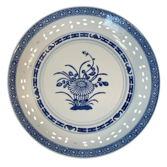 Chinese Flower Rice Grain Blue & White 9.5” Serving Bowl Vintage This is a great serving bowl in very good condition! No...