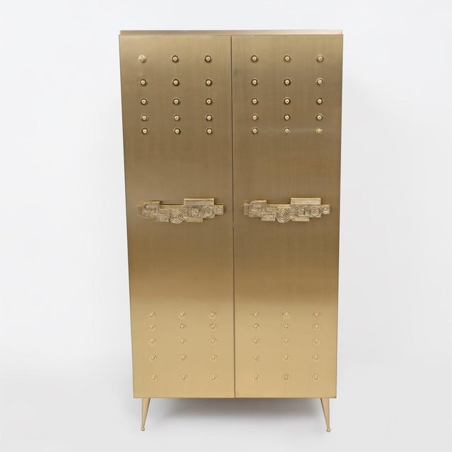 A stunning Italian brass bar cabinet dating back to the 1980s. This exceptional piece is entirely clad in brass panels...