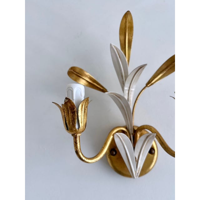 1970s Italian Gilt and White Tole Two-Light Wall Sconces Masca, 1970s, Set of 2 For Sale - Image 5 of 17