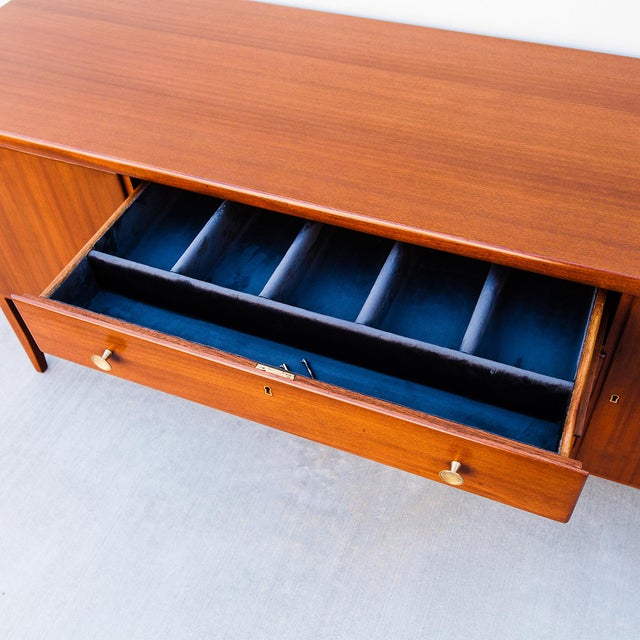 1960s South African Mid Century Modern Sapele Mahogany Sideboard For Sale - Image 5 of 15