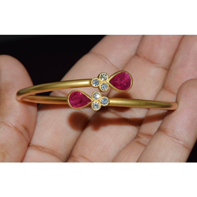 Early 21st Century Certified Natural 3.47cts vs F Diamond Ruby 18k Solid Gold Stacking Bypass Bangle Bracelet For Sale - Image 5 of 12