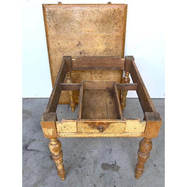 19th-Century American Pine Farm Table Original Surface, One Drawer For Sale - Image 4 of 18