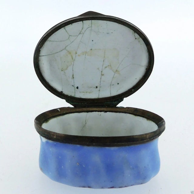 English Antique 18th Century Battersea Bilston Enamel Snuff Box Or Patch Box - Rose #2 VR For Sale - Image 3 of 8
