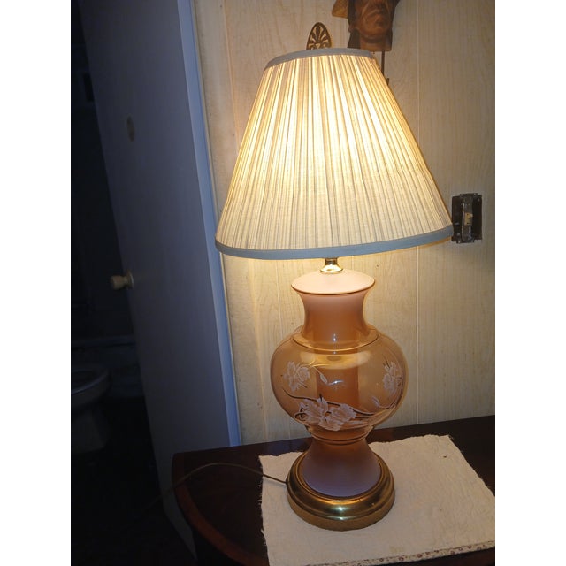 Brass 1970s Hollywood Regency Brass and Glass Ginger Jar Painted Lilies Table Lamp For Sale - Image 8 of 8