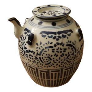 Vintage Blue and White Chinese Rice Wine Jug With Spout and Lid