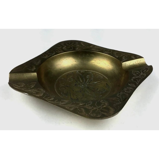 Nicely detailed and in wonderful condition. Signed India on the bottom. Will make a great gift.