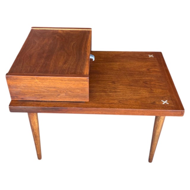 Restored Pair of 1960s American of Martinsville Nightstands – Floating Drawer For Sale - Image 10 of 17
