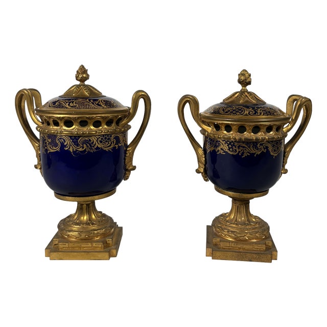 Louis XVI Sèvres Porcelain Potpourri Jars, Set of 2 For Sale