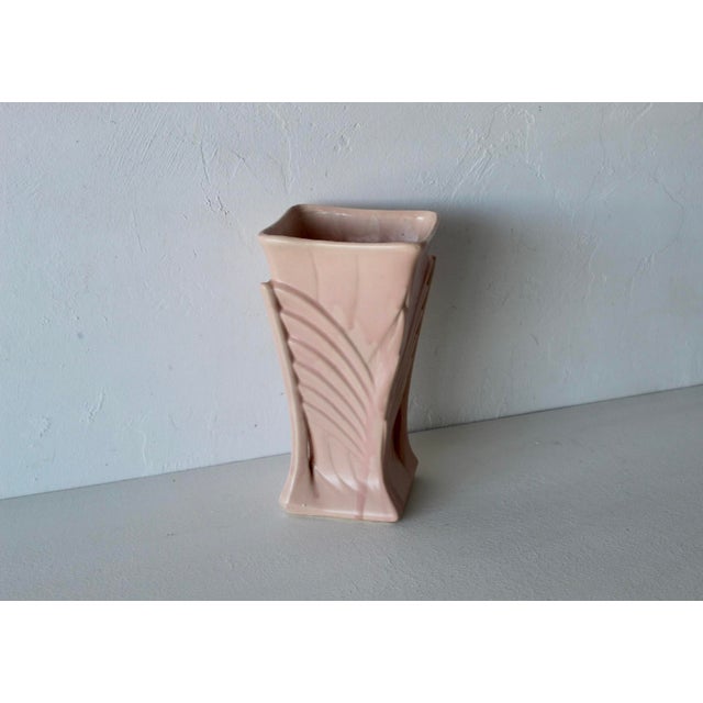 1940s Art Deco McCoy Pink Glazed Ceramic Wing Vase Vintage For Sale - Image 10 of 15