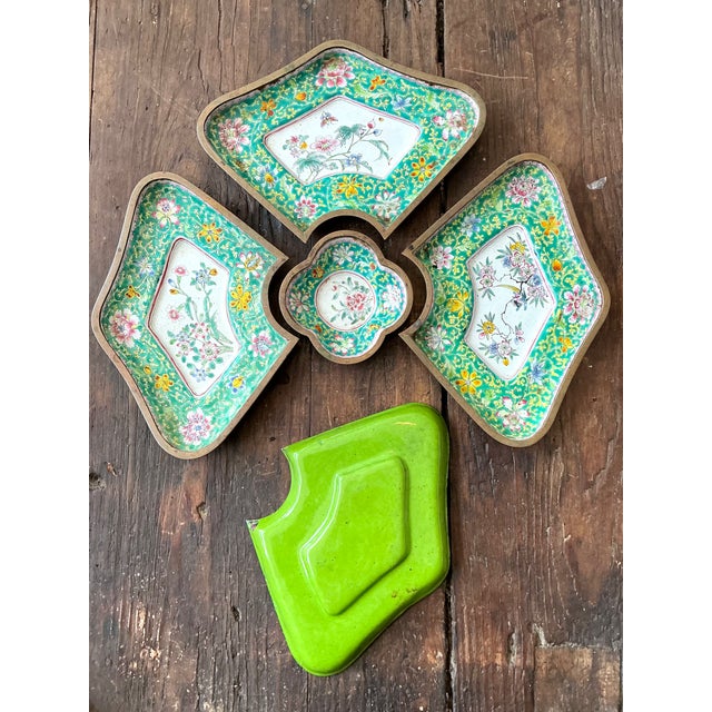 Vintage Chinoiserie Hand Painted Floral Metal Tray Set For Sale - Image 11 of 12