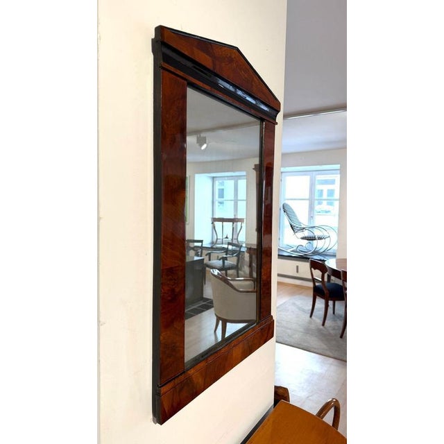 Early 19th Century Small Biedermeier Wall Mirror in Walnut Veneer, Austria, 1820s For Sale - Image 5 of 17