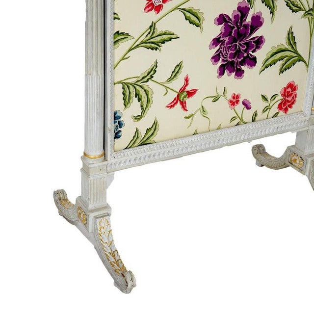 French Louis XVI Style White & Gilt Fire Screen With Floral Fabric, 20th C For Sale - Image 12 of 16