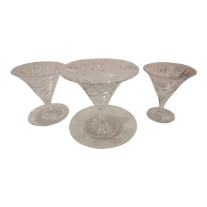 19th-20th Century Victorian Cut Crystal Daisy Glass 3 Piece Garniture Vases Centerpiece- 5 Pieces